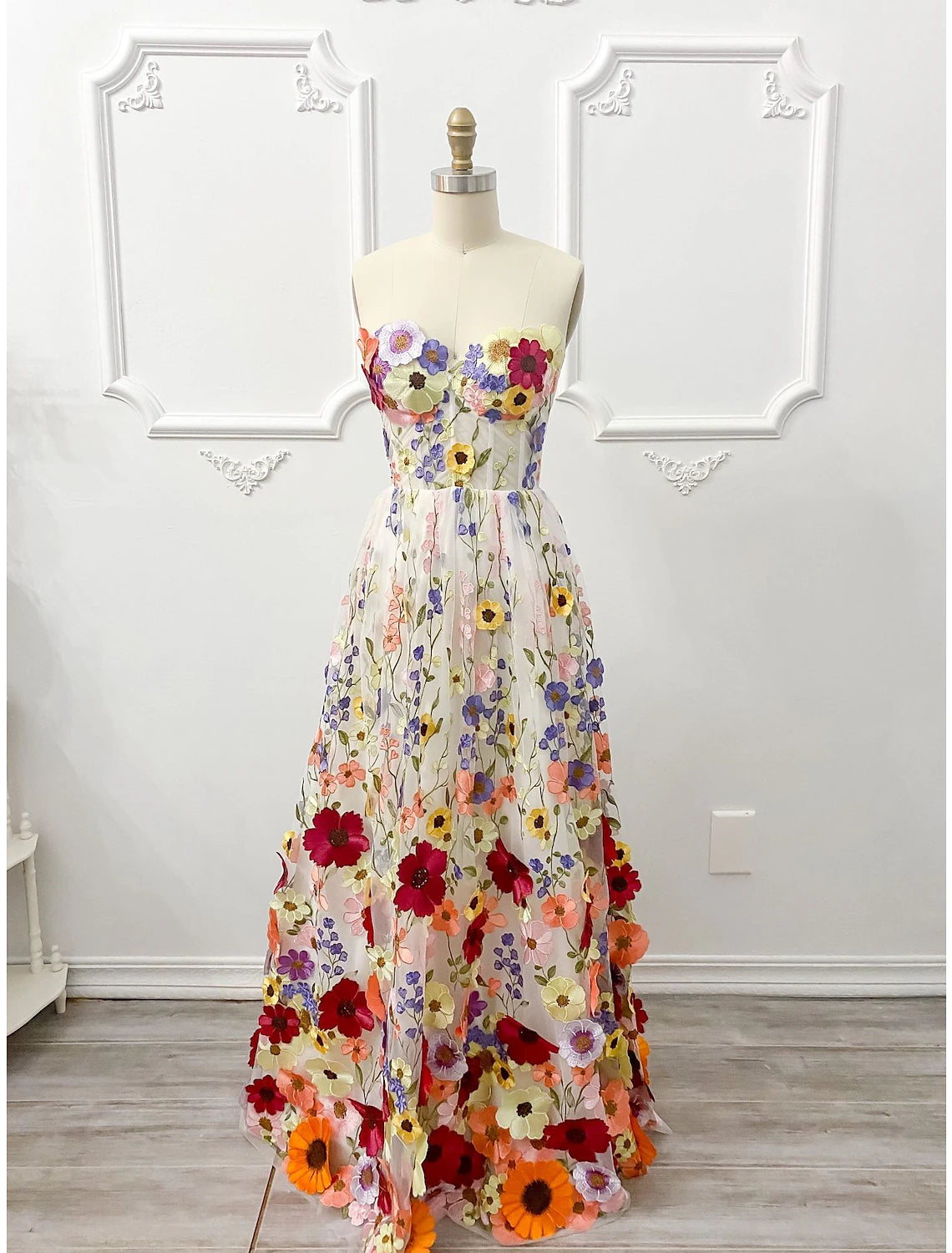 Wholesale  A-Line Evening Gown Corsets Dress Formal Wedding Guest Floor Length Sleeveless Strapless Bridesmaid Dress Lace Backless with Embroidery Appliques